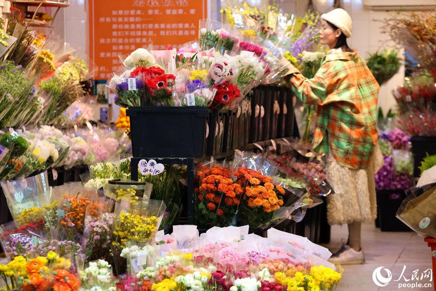 豐富多樣的鮮切花為廈門市民提供了多種選擇。人民網(wǎng)記者 陳博攝