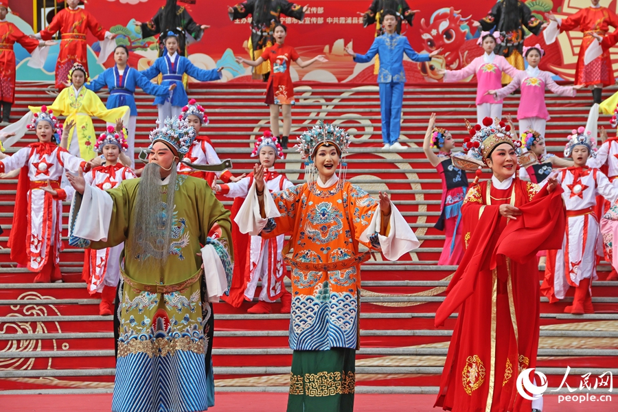 霞浦戲班集錦《梨園繁花春似錦》。人民網(wǎng) 李昌乾攝