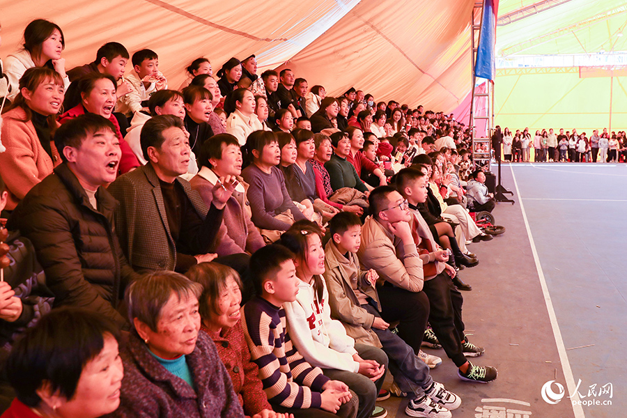 比賽現(xiàn)場“一座難求”。人民網(wǎng) 陳永整攝