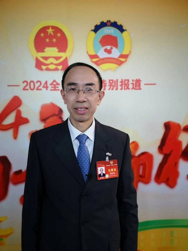 全國政協(xié)委員、民革中央委員、福建師大外語學(xué)院院長葛桂錄。受訪者供圖