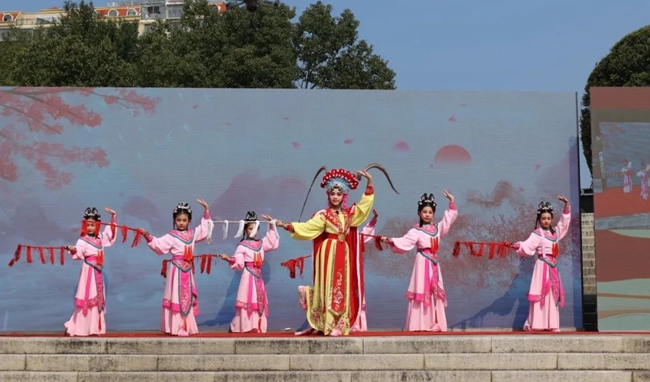 現(xiàn)場表演。