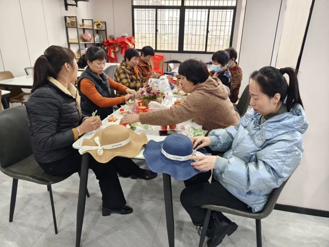 手工DIY。新店街道供圖