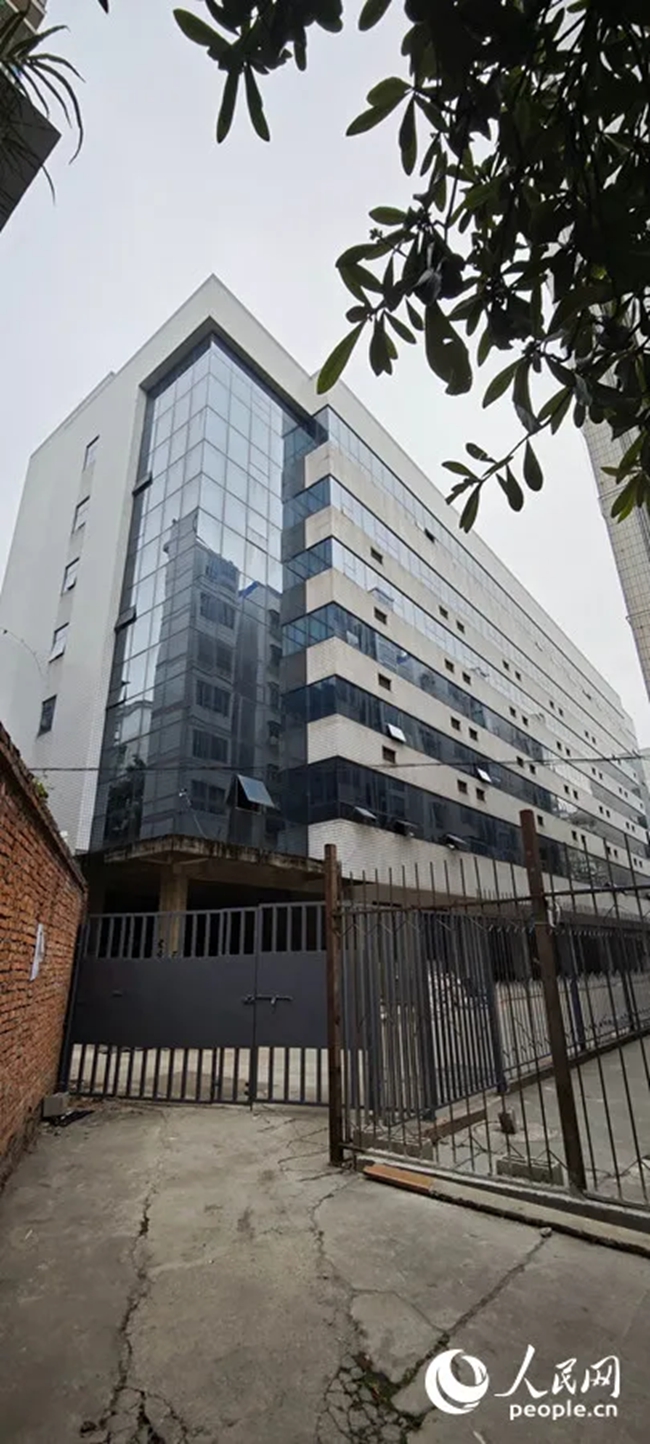 閑置20余年的辦公樓。人民網(wǎng)記者 張子劍攝