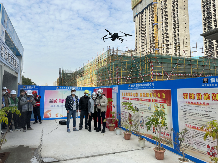 利用無人機開展揚塵防治考評。廈門市執(zhí)法局供圖
