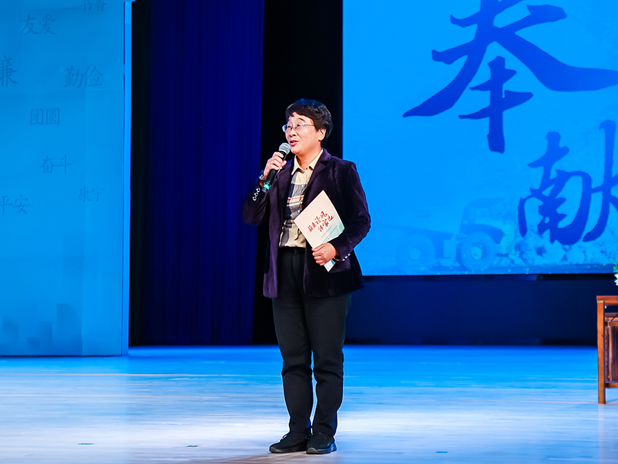 第九屆全國“人民滿意的公務(wù)員”、全國優(yōu)秀黨務(wù)工作者、全國三八紅旗手，福州市園林中心原主任楊曉。主辦方供圖