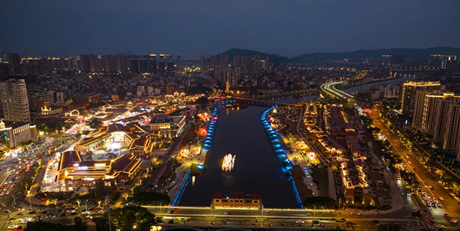 龍江沿岸的元宵燈會(huì)盛況。福清市人大常委會(huì)供圖