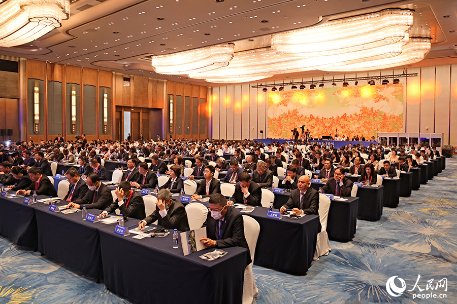 與會(huì)嘉賓濟(jì)濟(jì)一堂。人民網(wǎng)記者 陳博攝