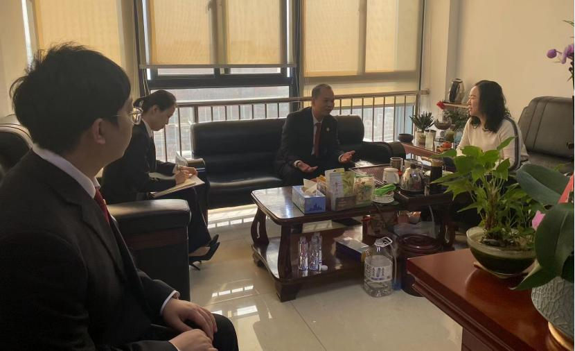 海滄法院走訪調(diào)研海滄生物科技公司暢通對(duì)接機(jī)制。海滄法院供圖