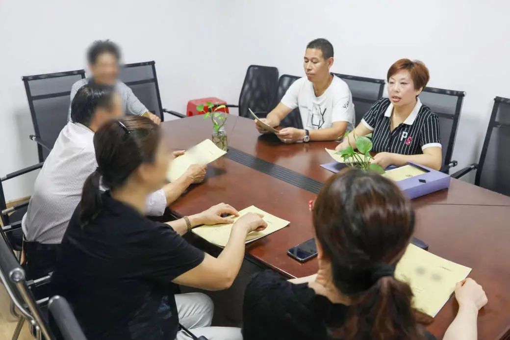 福清市音西街道福百社區(qū)李淑芳黨建工作室調(diào)解基層矛盾糾紛。福清市委老干部局供圖