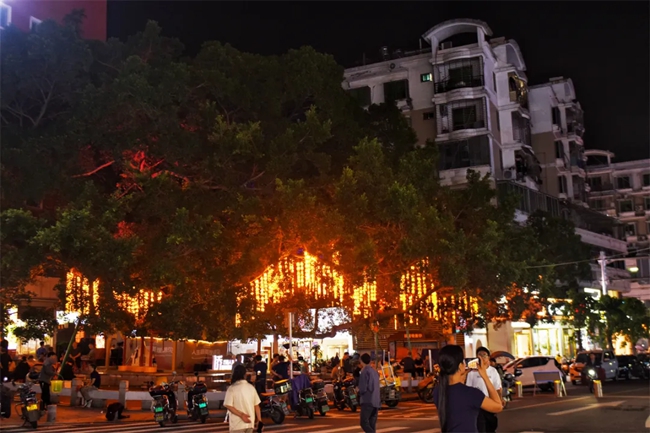 “煙火氣”點(diǎn)燃“夜經(jīng)濟(jì)”。