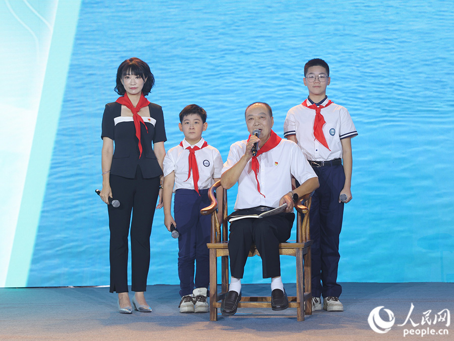 東山縣原縣委書記谷文昌后代講述《永不褪色的“傳家寶”》。人民網(wǎng)記者 焦艷攝