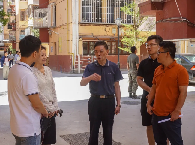 現(xiàn)場(chǎng)交流溝通。