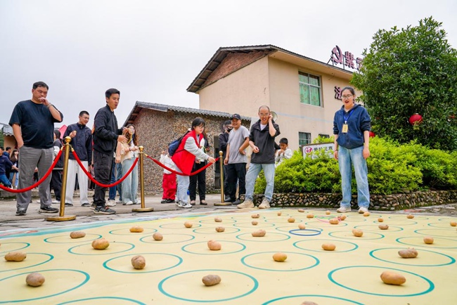 趣味比賽現(xiàn)場(chǎng)。