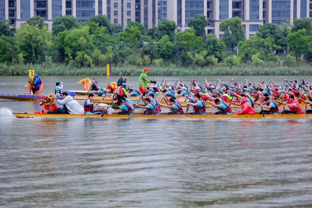“2024澎湃洞江湖”福州長樂傳統(tǒng)龍舟邀請賽。王圣潔攝