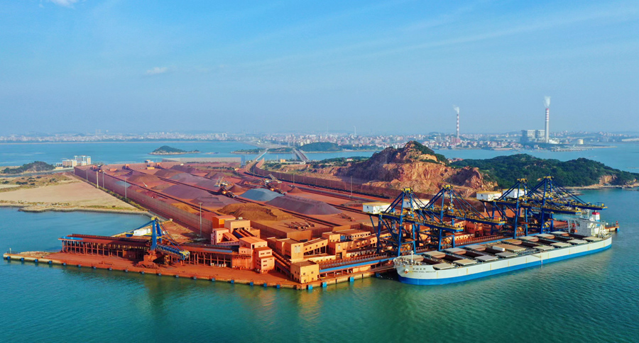 羅嶼港配套建設(shè)有福建省面積最大的露天保稅堆場(chǎng)。北岸經(jīng)濟(jì)開發(fā)區(qū)供圖