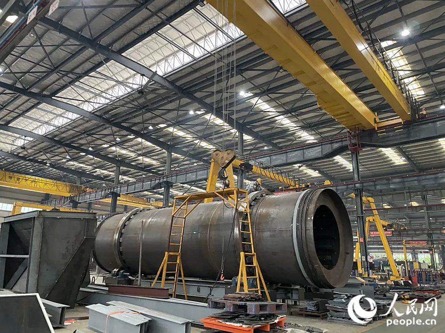 鐵拓機(jī)械生產(chǎn)車間中有不少“大家伙”。