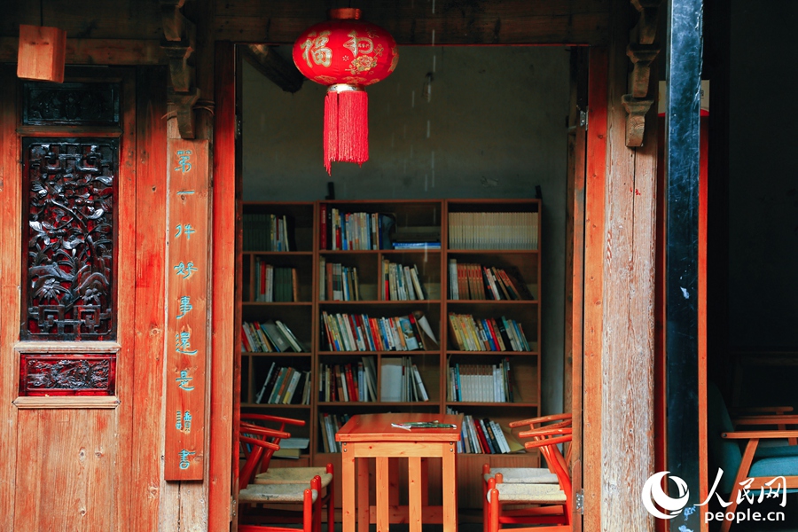 圖書(shū)館的閱覽區(qū)域。人民網(wǎng) 李唯一攝