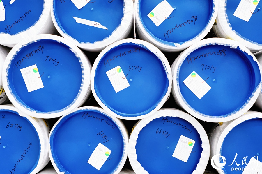 每一根完成打包的焊管都有各自的編碼。人民網 李唯一攝