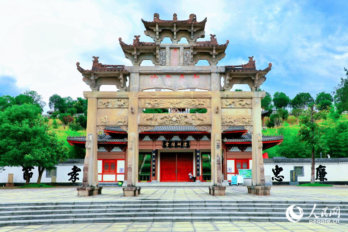 朱熹故后，宋理宗為褒揚朱熹，于1244年御筆親賜考亭書院匾額。人民網(wǎng) 李唯一攝