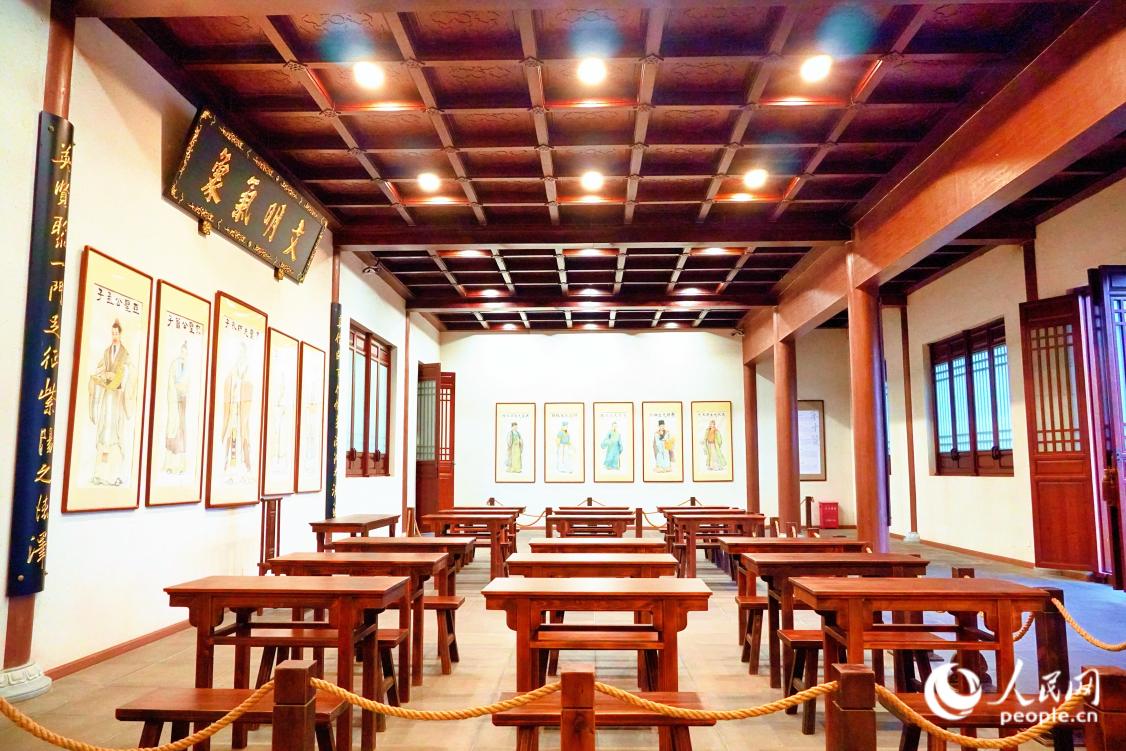 考亭書院內(nèi)至今仍保留著朱熹講學時的場景，堂內(nèi)匾額“文明氣象”四字為朱熹手跡。人民網(wǎng) 李唯一攝