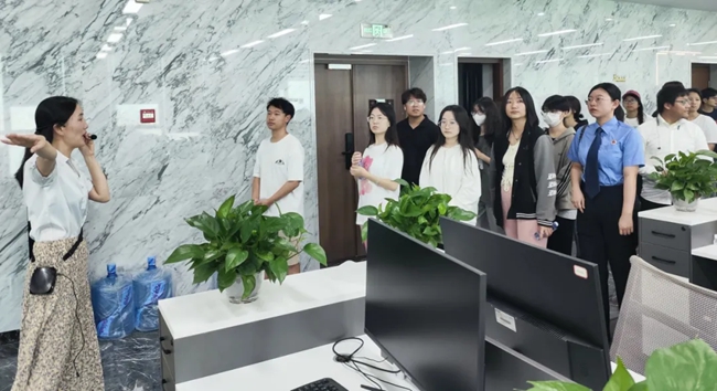 現(xiàn)場(chǎng)參觀。