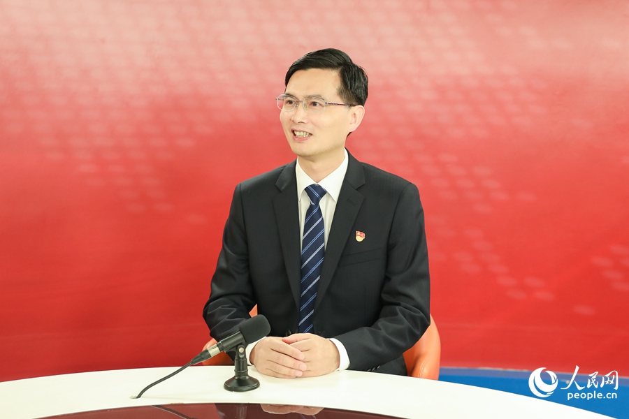 中國進出口銀行福建省分行黨委委員、副行長郭春松做客人民網(wǎng)福建演播室。人民網(wǎng) 陳永整攝