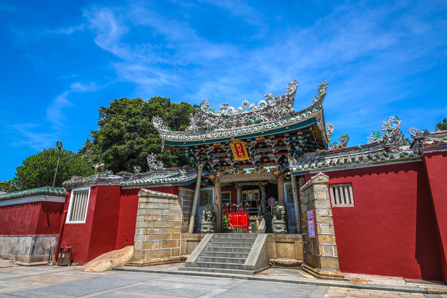 中國四大關(guān)帝廟之一東山關(guān)帝廟正對臺灣海峽，氣派魏然。劉漢添攝