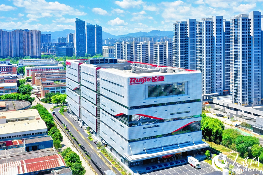 銳捷數(shù)字化智能工廠俯瞰圖。人民網(wǎng) 李唯一攝