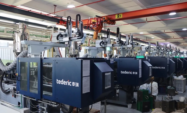 生產(chǎn)車間內(nèi)。