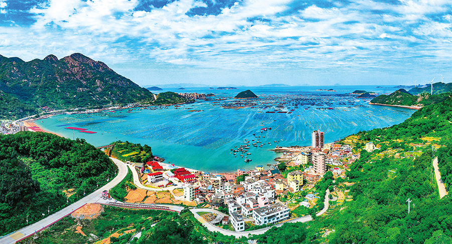 位于福州市連江縣同心村海域的“藍色牧場”欣欣向榮。林雙偉攝