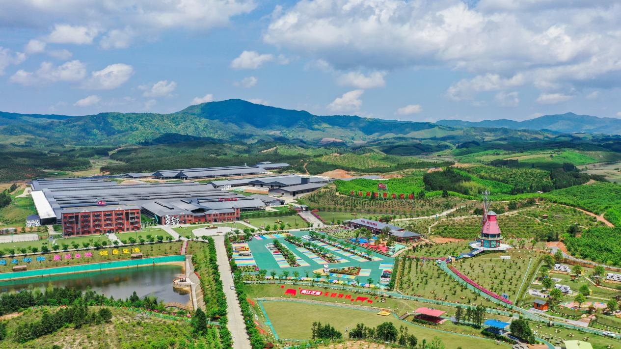 上黎明一天籟牧場(chǎng)。熊海棟攝