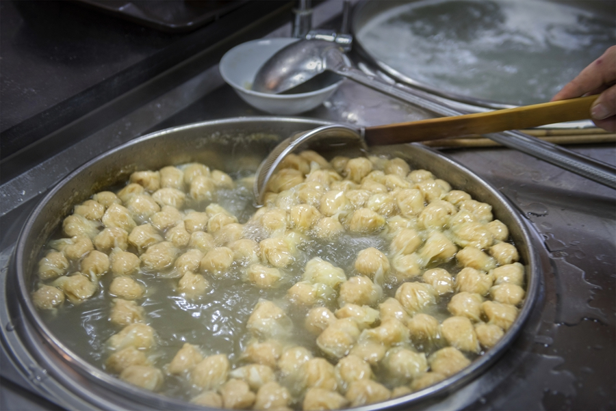 扁肉皮薄，粉嫩色的肉餡呼之欲出。陳正堅(jiān)攝