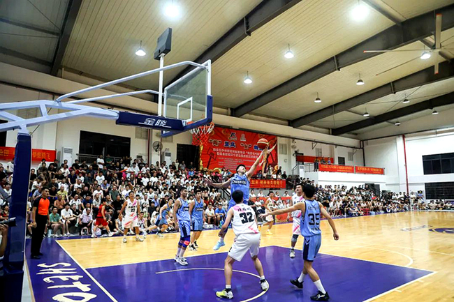 8月8日晚，漳臺(tái)青少年籃球交流活動(dòng)在漳州臺(tái)商區(qū)落下帷幕。漳州臺(tái)商區(qū)融媒體中心供圖