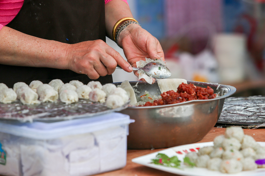 沙縣小吃全國門店超8.8萬家，年營業(yè)額超550億元，是名副其實的“國民小吃”。吳光添攝