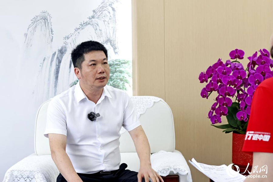 泉州經(jīng)濟(jì)技術(shù)開發(fā)區(qū)管委會(huì)主任陳擁軍接受人民網(wǎng)采訪。人民網(wǎng) 李昌乾攝