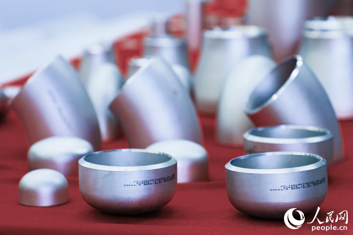 管帽、彎頭、同心大小頭等產(chǎn)品。人民網(wǎng) 李唯一攝