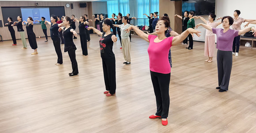 學(xué)員在練習(xí)舞蹈。林林攝