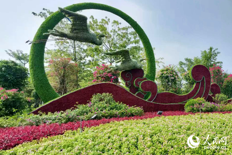 廈門海堤路附近的白鷺造型綠化景觀。人民網(wǎng)記者 陳博攝