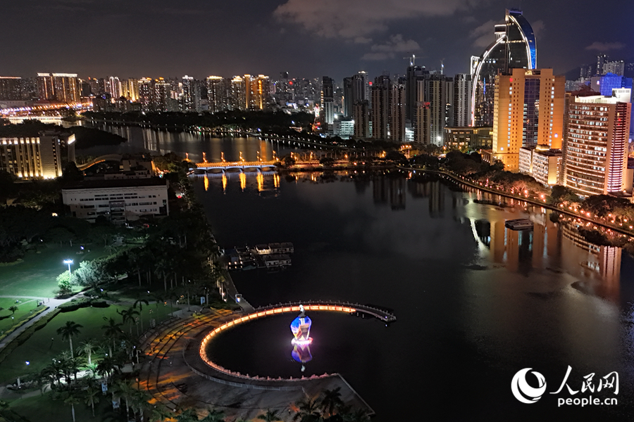 廈門思明筼筜湖畔燈光璀璨。人民網(wǎng)記者 陳博攝