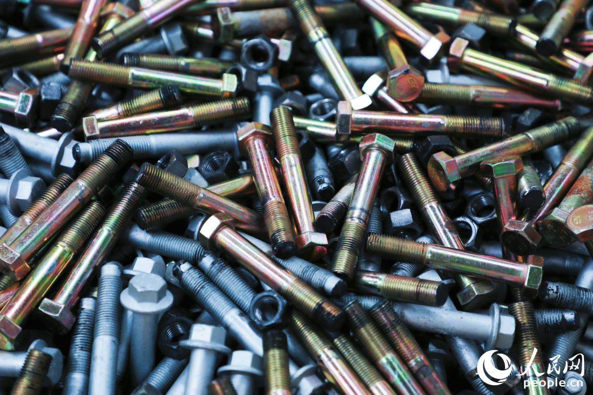 福建青拓重工有限公司將上游青拓集團(tuán)的不銹鋼充分運(yùn)用，實(shí)現(xiàn)零部件生產(chǎn)到整裝閉環(huán)。人民網(wǎng) 李唯一攝