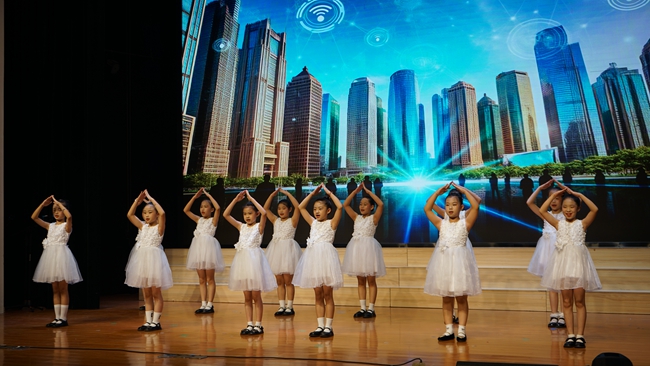 現(xiàn)場(chǎng)表演。