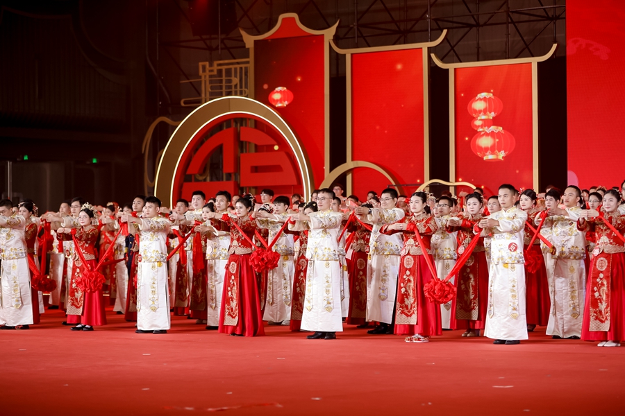 205對(duì)新人齊聚“有福之州”喜結(jié)連理。福建省婦聯(lián)供圖