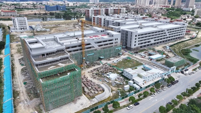 5G無(wú)線通信設(shè)備產(chǎn)業(yè)化項(xiàng)目施工現(xiàn)場(chǎng)