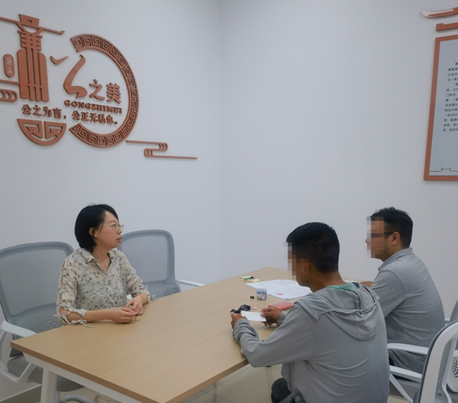 區(qū)法院駐中心調解團隊化解一起道路交通糾紛