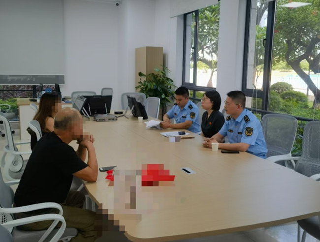 區(qū)法院駐中心調解團隊與區(qū)市場監(jiān)督管理局共同調解一起名譽權糾紛