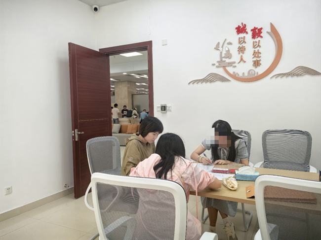 區(qū)司法局人民調解中心駐中心調解員成功化解一起欠薪糾紛