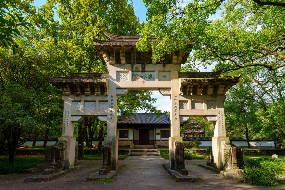 武夷宮“漸入佳境”牌坊。于崇高 攝