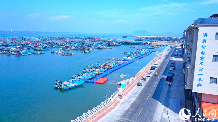 8.正對大海的澳角村電商民宿一條街。人民網(wǎng) 李昌乾攝