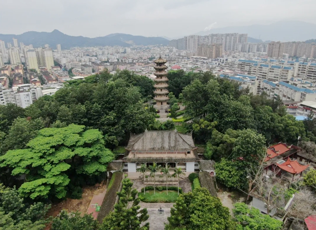 鄭和公園里的圣壽寶塔。姜亮攝