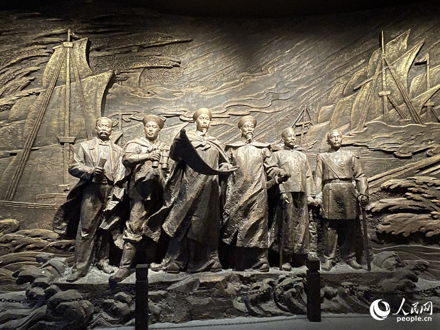 中國(guó)船政文化博物館內(nèi)海軍先輩浮雕。人民網(wǎng) 謝星宇攝